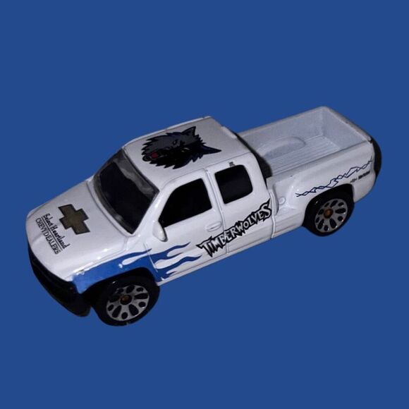 Vintage 1999 Offshore SuperFast 86 A 13 1999 Chevy Silverado White Timberwolves - Picture 1 of 4